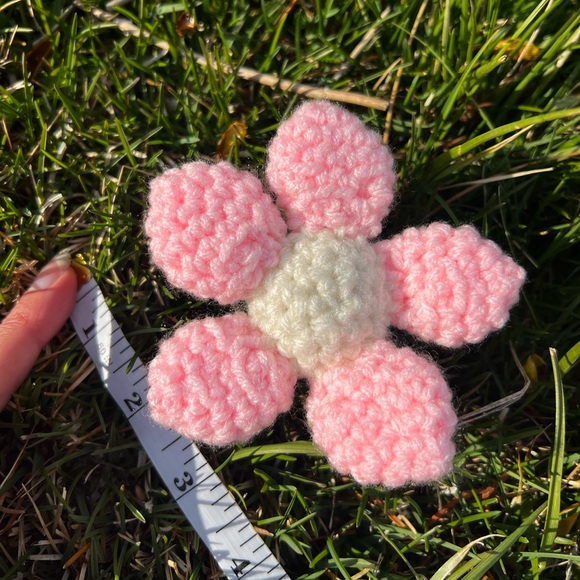 3/$20 Hand Crocheted Springtime Daisy Flower Keychain! - Picture 9 of 17